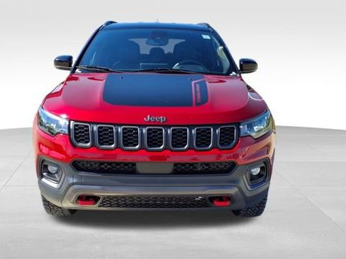 Used 2025 Jeep Compass Trailhawk AWD/4WD image 2