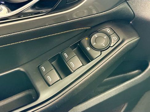 Used 2019 Chevrolet Traverse LT FWD image 18