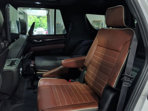Used 2023 GMC Yukon Denali Ultimate AWD/4WD image 9