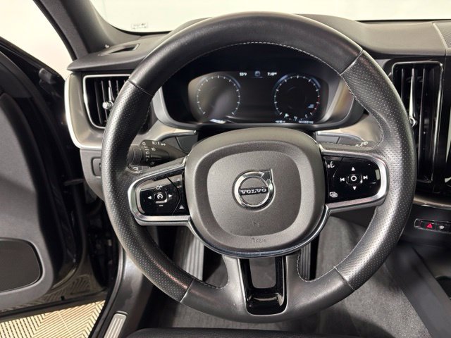 Used 2019 Volvo XC60 T5 Momentum w/ Multimedia Package AWD/4WD image 12