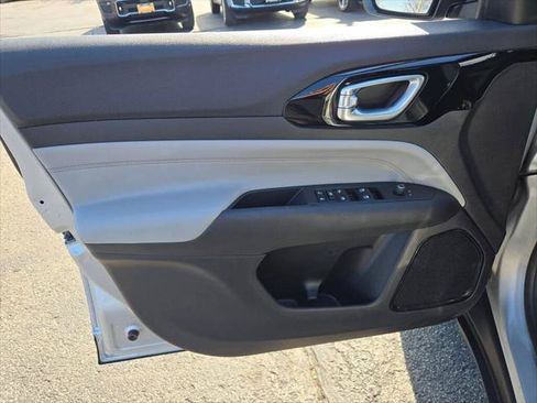 Certified 2025 Jeep Compass Limited AWD/4WD image 18