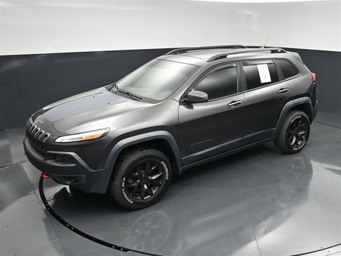 Used 2015 Jeep Cherokee Trailhawk w/ Comfort/Convenience Group AWD/4WD image 20