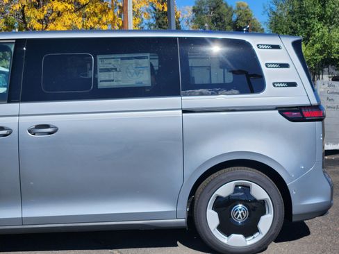 New 2025 Volkswagen ID. Buzz Pro S image 3