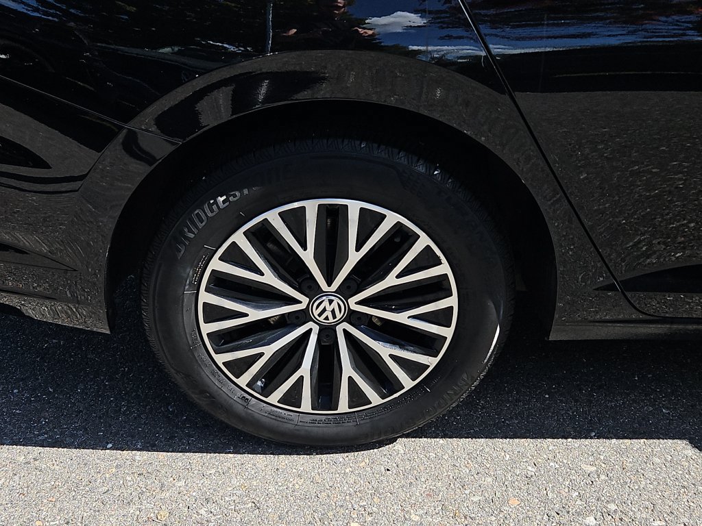 Used 2019 Volkswagen Jetta SE w/ Cold Weather Package FWD image 9