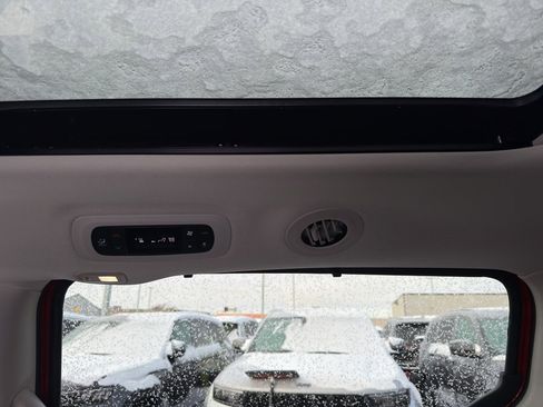 Used 2024 Chrysler Pacifica Limited image 30