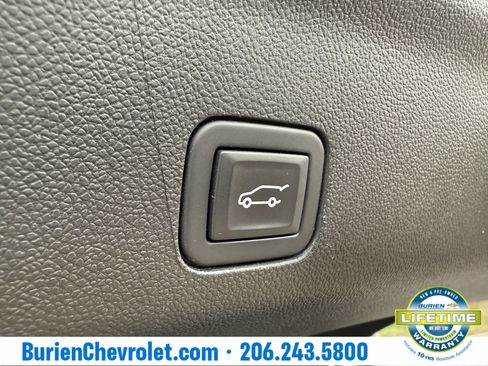 Used 2023 Chevrolet Suburban Premier image 34