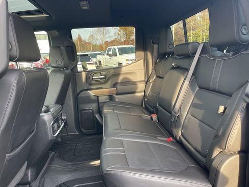 Used 2019 Chevrolet Silverado 1500 High Country w/ Technology Package image 15