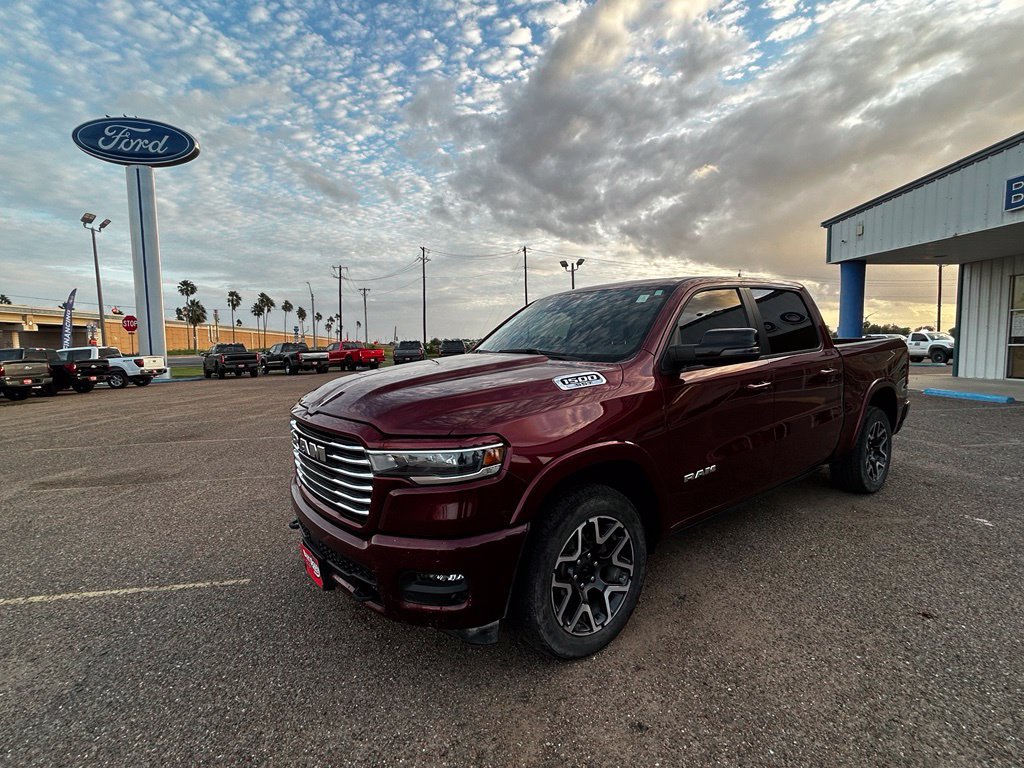 Used 2025 RAM 1500 Laramie AWD/4WD image 3