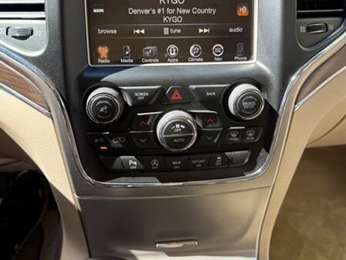 Used 2017 Jeep Grand Cherokee Overland AWD/4WD image 21
