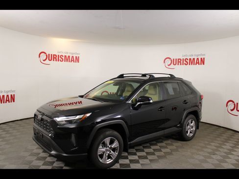 Used 2025 Toyota RAV4 XLE AWD/4WD image 3