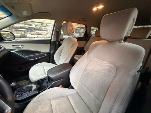 Used 2017 Hyundai Santa Fe SE AWD/4WD image 12