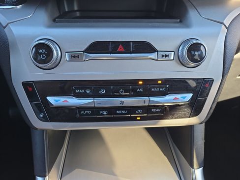 Certified 2022 Ford Explorer XLT w/ Equipment Group 202A image 20