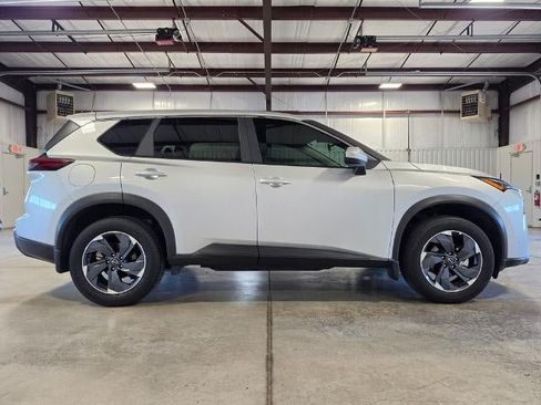 Used 2025 Nissan Rogue SV FWD image 6