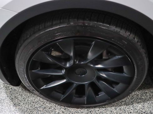 Used 2023 Tesla Model Y Long Range image 11