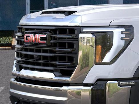 Used 2025 GMC Sierra 2500 Pro AWD/4WD image 13