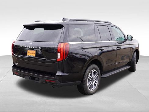 Used 2025 Ford Expedition Active AWD/4WD image 5