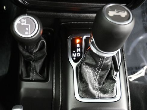 New 2026 Jeep Wrangler Unlimited Sahara AWD/4WD image 27