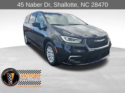 New 2026 Chrysler Pacifica Select image 1