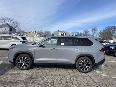 New 2026 Toyota Grand Highlander AWD Hybrid image 2