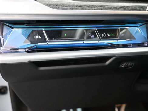 Used 2023 BMW 760i xDrive w/ Executive Package AWD/4WD image 21
