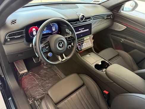 Used 2025 Maserati Grecale Modena AWD/4WD image 11