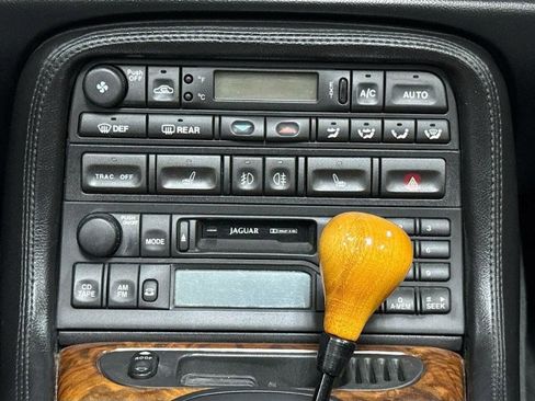 Used 2000 Jaguar XK8 Convertible image 25