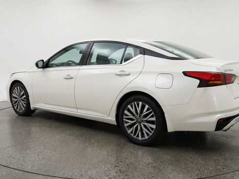 Used 2025 Nissan Altima 2.5 SV FWD image 6
