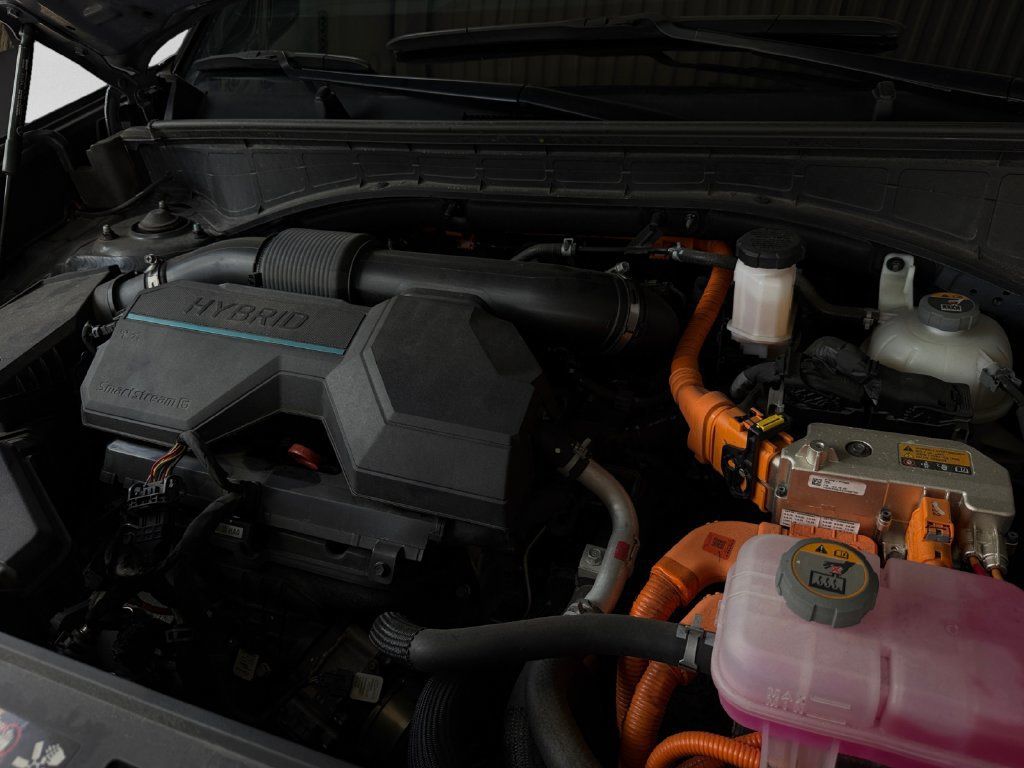 Used 2025 Hyundai Santa Fe Limited FWD image 31