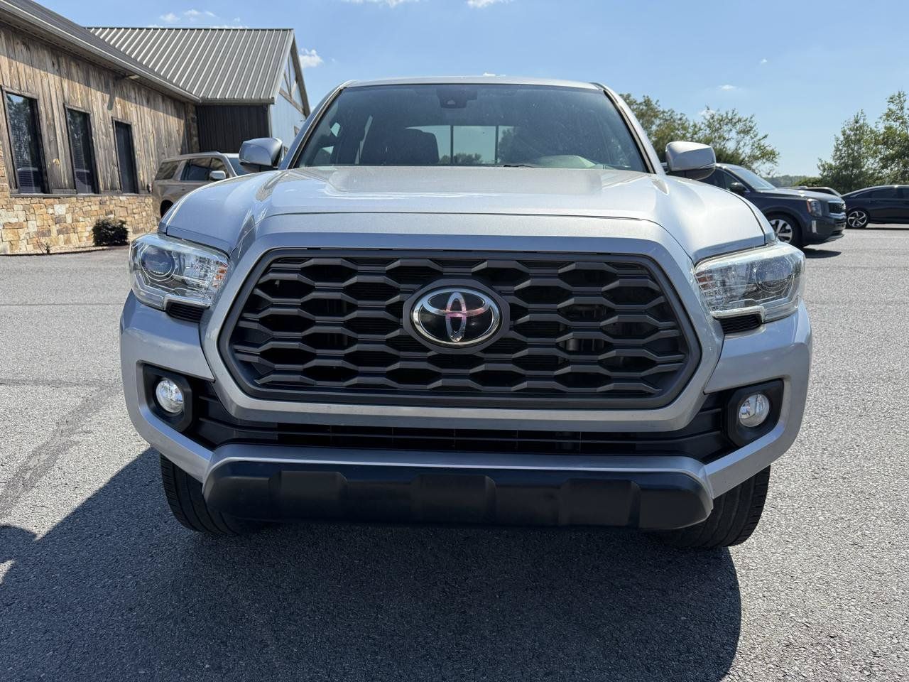 Used 2020 Toyota Tacoma TRD Off-Road w/ Technology Package AWD/4WD image 10