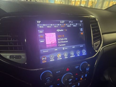 Used 2019 Jeep Grand Cherokee Limited image 23