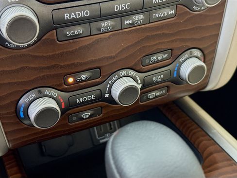 Used 2019 Nissan Pathfinder Platinum image 19