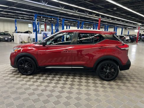 Used 2019 Nissan Kicks SR w/ SR Premium Package FWD image 6