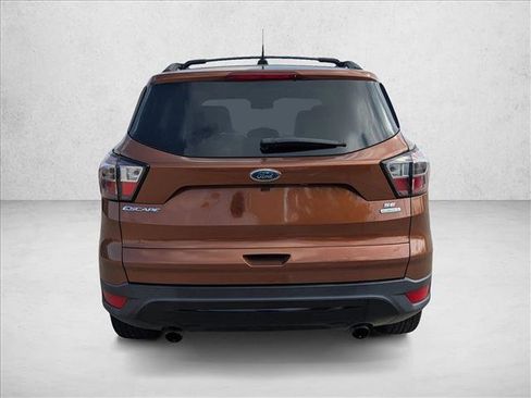 Used 2017 Ford Escape SE w/ SE Sport Appearance Package image 6
