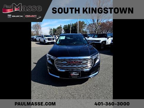 Used 2023 GMC Terrain Denali w/ Black Diamond Edition image 9