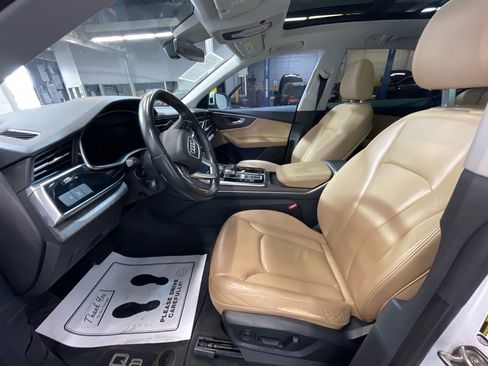 Used 2019 Audi Q8 Premium w/ Convenience Package AWD/4WD image 22