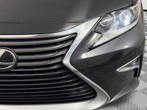 Used 2016 Lexus ES 350 w/ Luxury Package w/Wood Trim FWD image 12