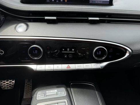 Used 2022 Genesis GV70 3.5T Sport w/ Sport Prestige Package AWD/4WD image 23