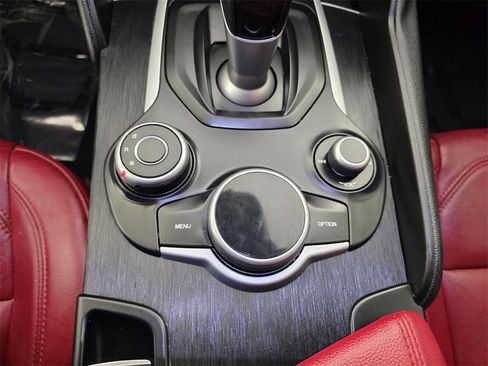 Used 2019 Alfa Romeo Giulia image 26