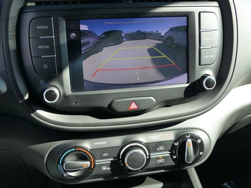 Used 2023 Kia Soul LX image 18