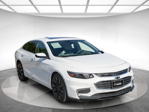 Used 2018 Chevrolet Malibu Premier w/ Premier Sun and Wheel Package FWD image 5
