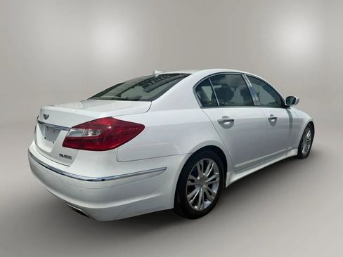 Used 2013 Hyundai Genesis 3.8 w/ Technology Pkg RWD image 8