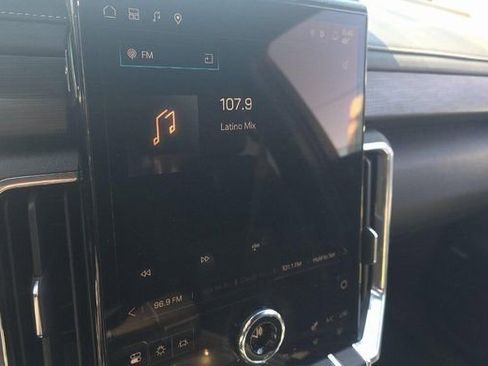 Used 2025 GMC Acadia Elevation image 9