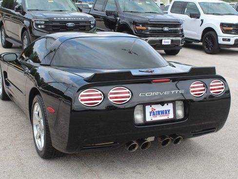 Used 2001 Chevrolet Corvette Coupe w/ Preferred Equipment Group2 RWD image 10