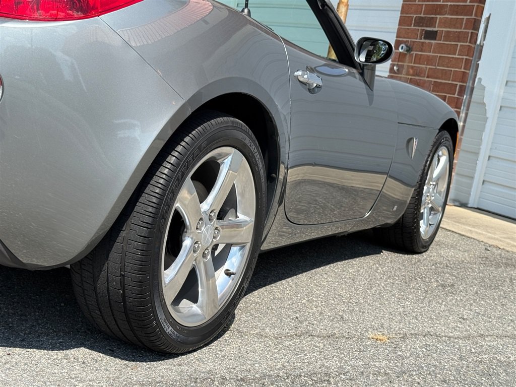 Used 2007 Pontiac Solstice Convertible w/ Premium Package RWD image 31