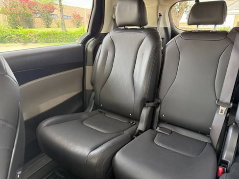 Used 2026 Kia Carnival FWD image 42