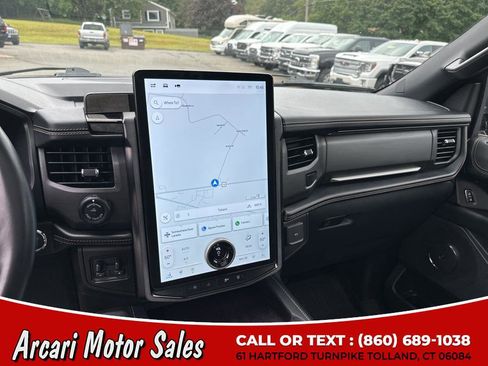 Used 2023 Ford Expedition Platinum image 19