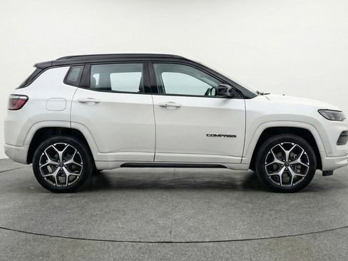 Used 2025 Jeep Compass Limited AWD/4WD image 9