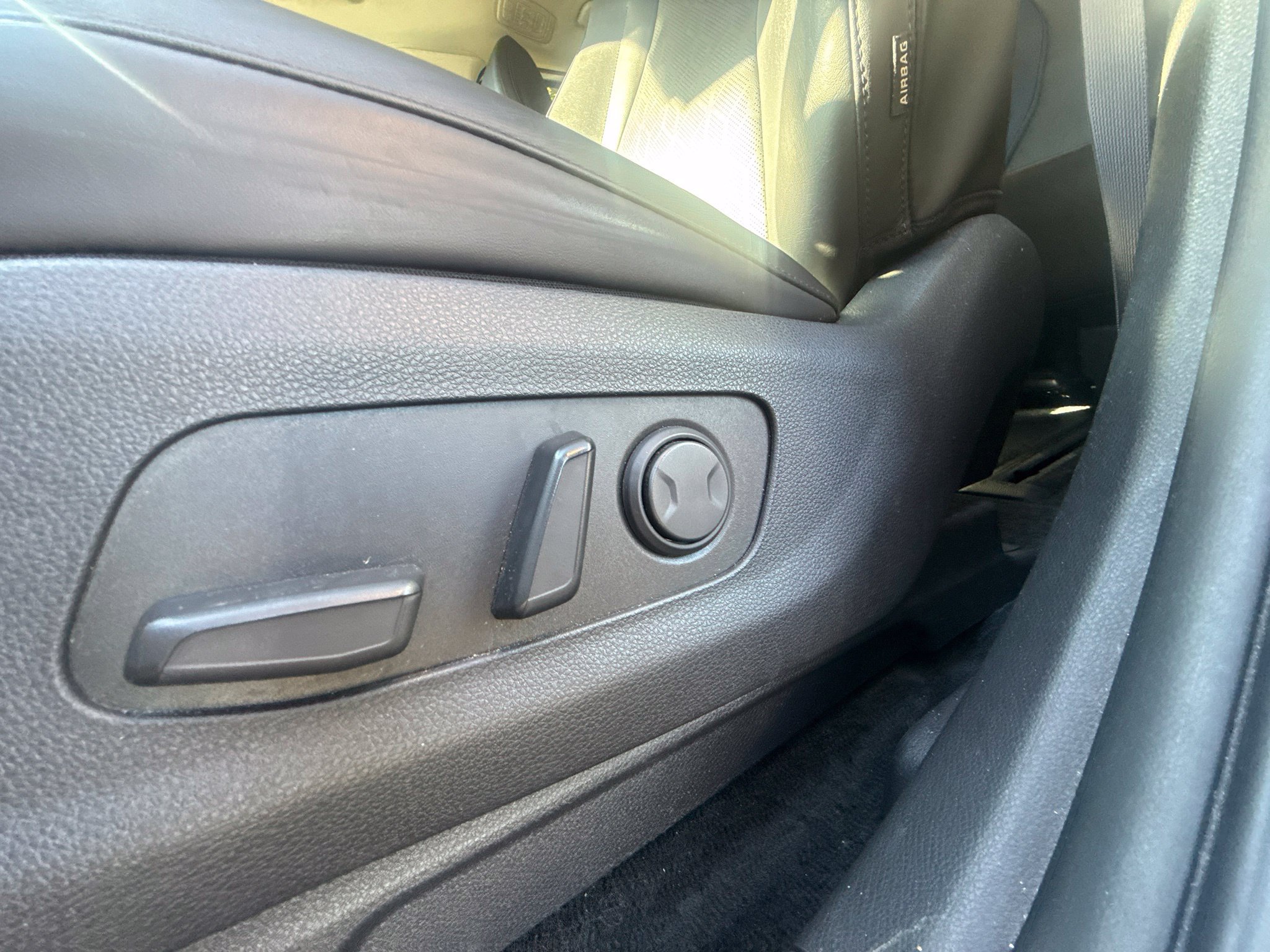 Used 2024 Kia Carnival LX FWD image 26