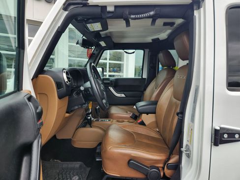 Used 2017 Jeep Wrangler Unlimited Sahara w/ Dual Top Group AWD/4WD image 22