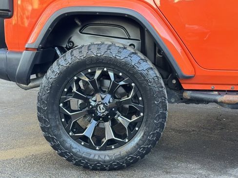 Used 2019 Jeep Wrangler Unlimited Sahara image 8